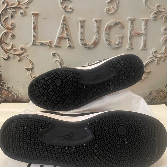 Men’s black and white sneaker brand Nike - Picture 6 of 7